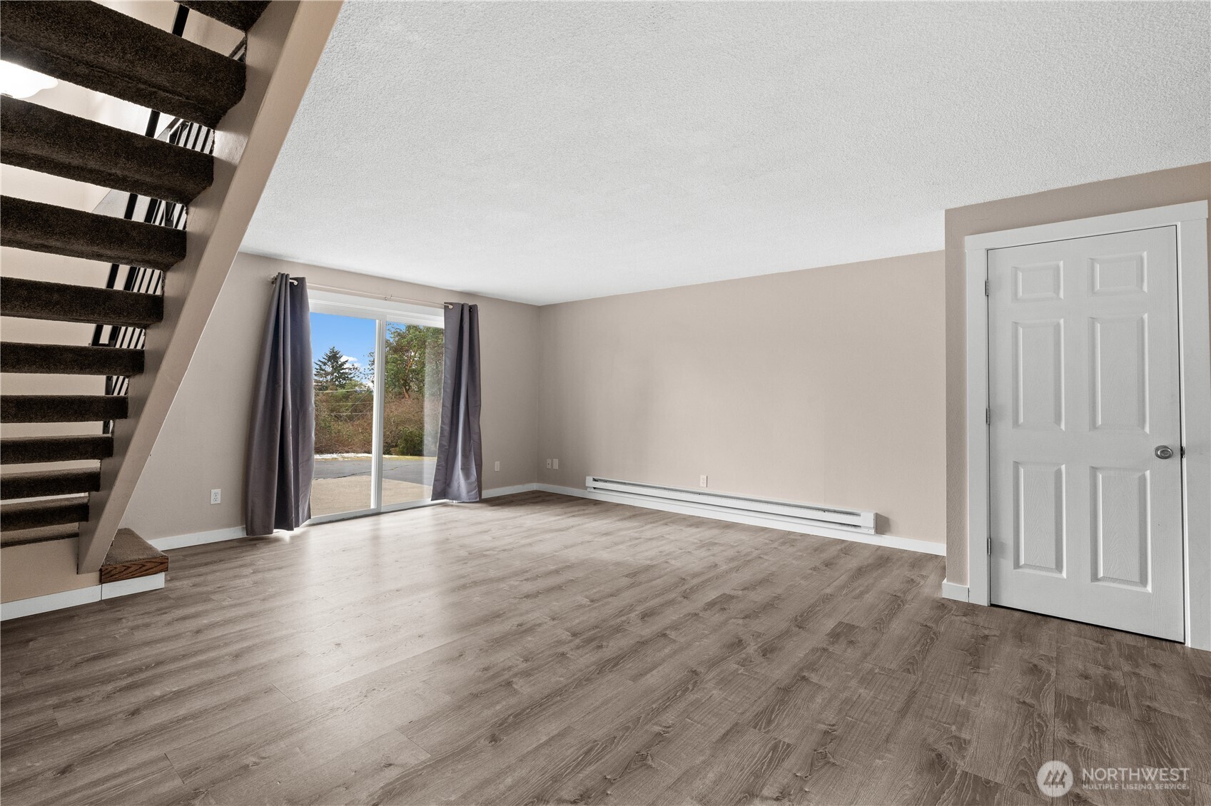 2828 2830 Clare Avenue Property Photo 6