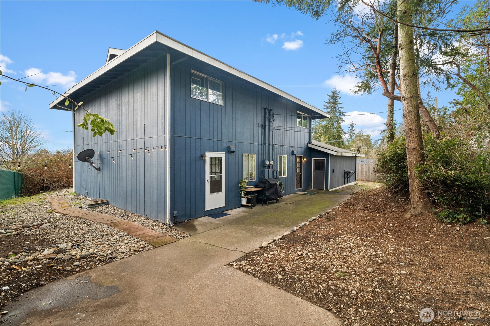 2828 2830 Clare Avenue Property Photo 20
