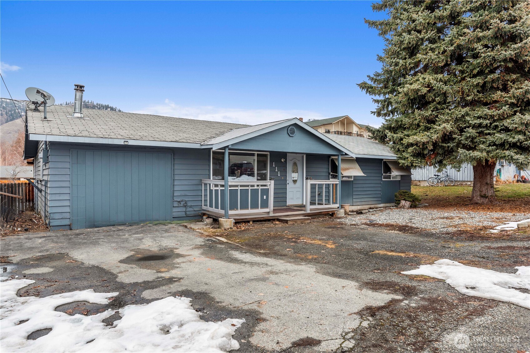 111 Oak Street Property Photo
