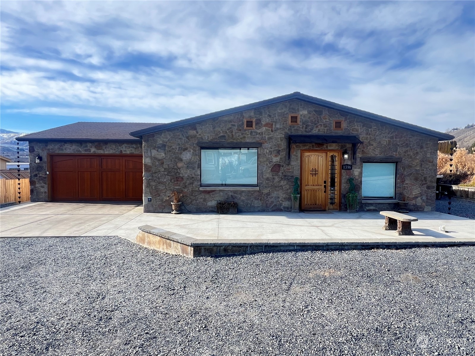 1396 S Tyee Avenue Property Photo
