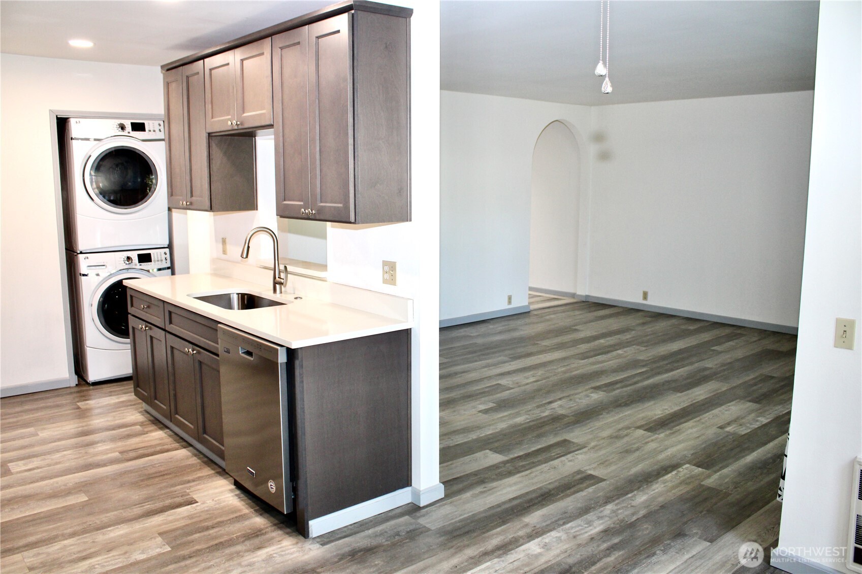 625 N Jackson Avenue A-15 Property Photo 6