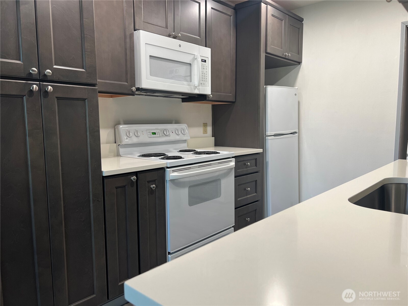 625 N Jackson Avenue A-15 Property Photo 7