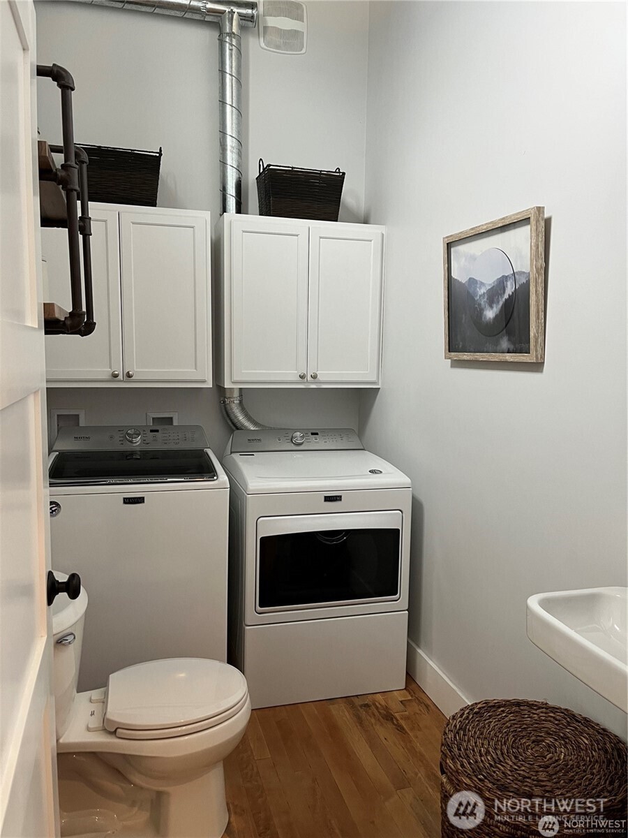 212 E 1st Street Property Photo 23