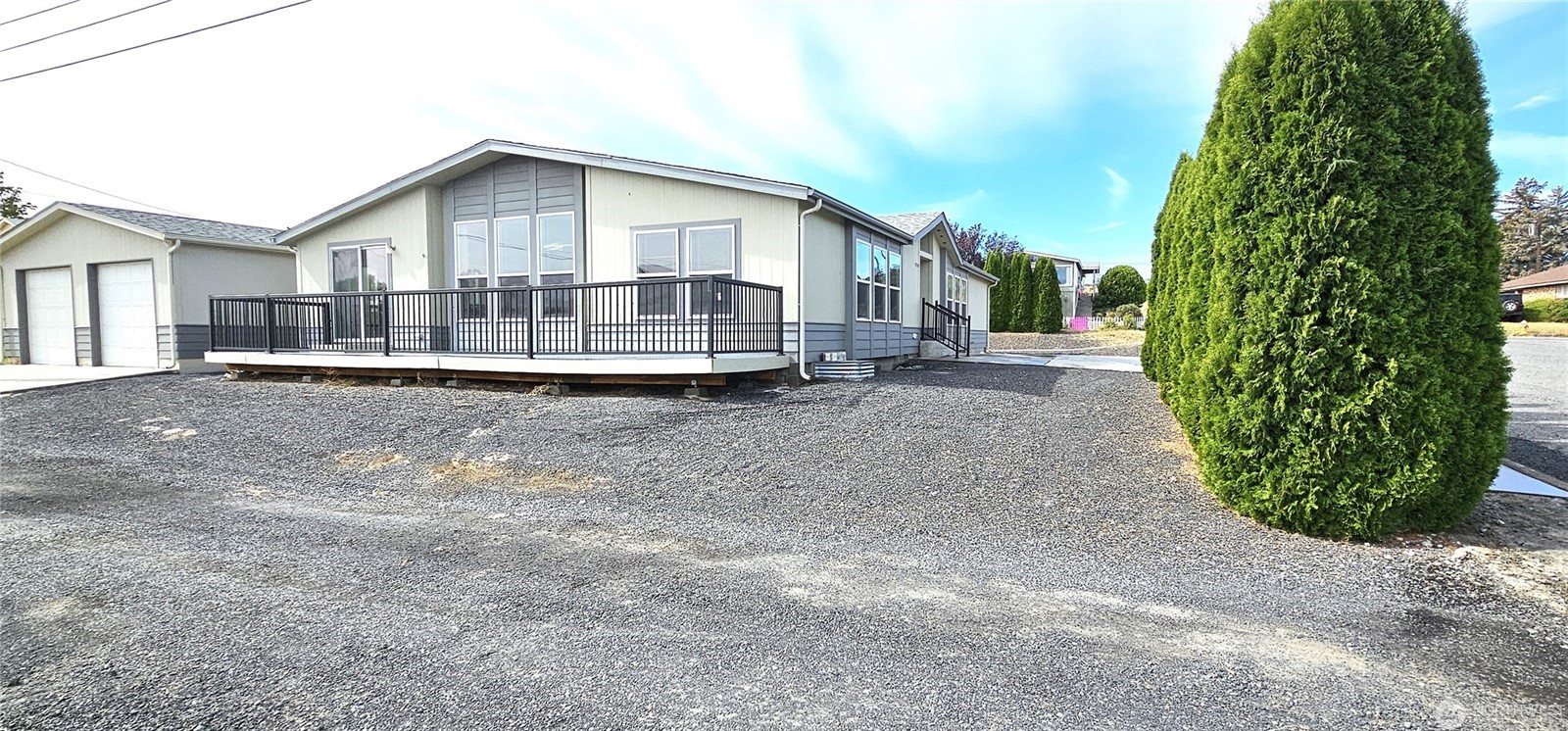 725 1st Avenue Property Photo