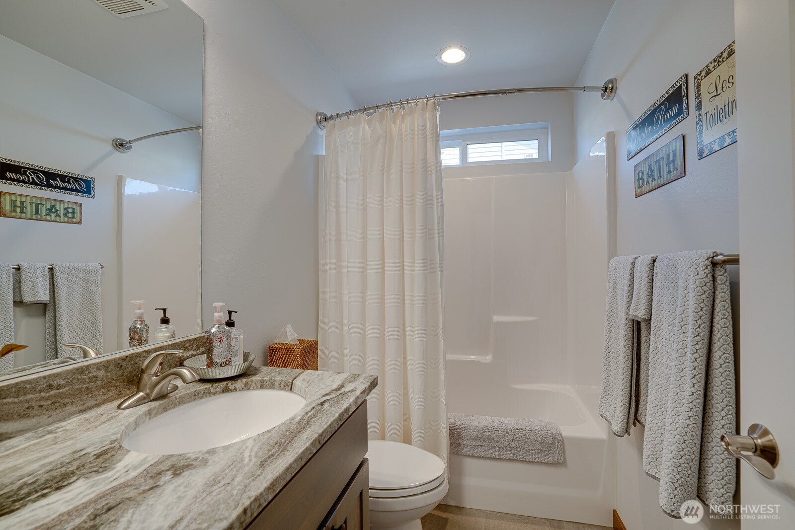647 S Newton Avenue Property Photo 25