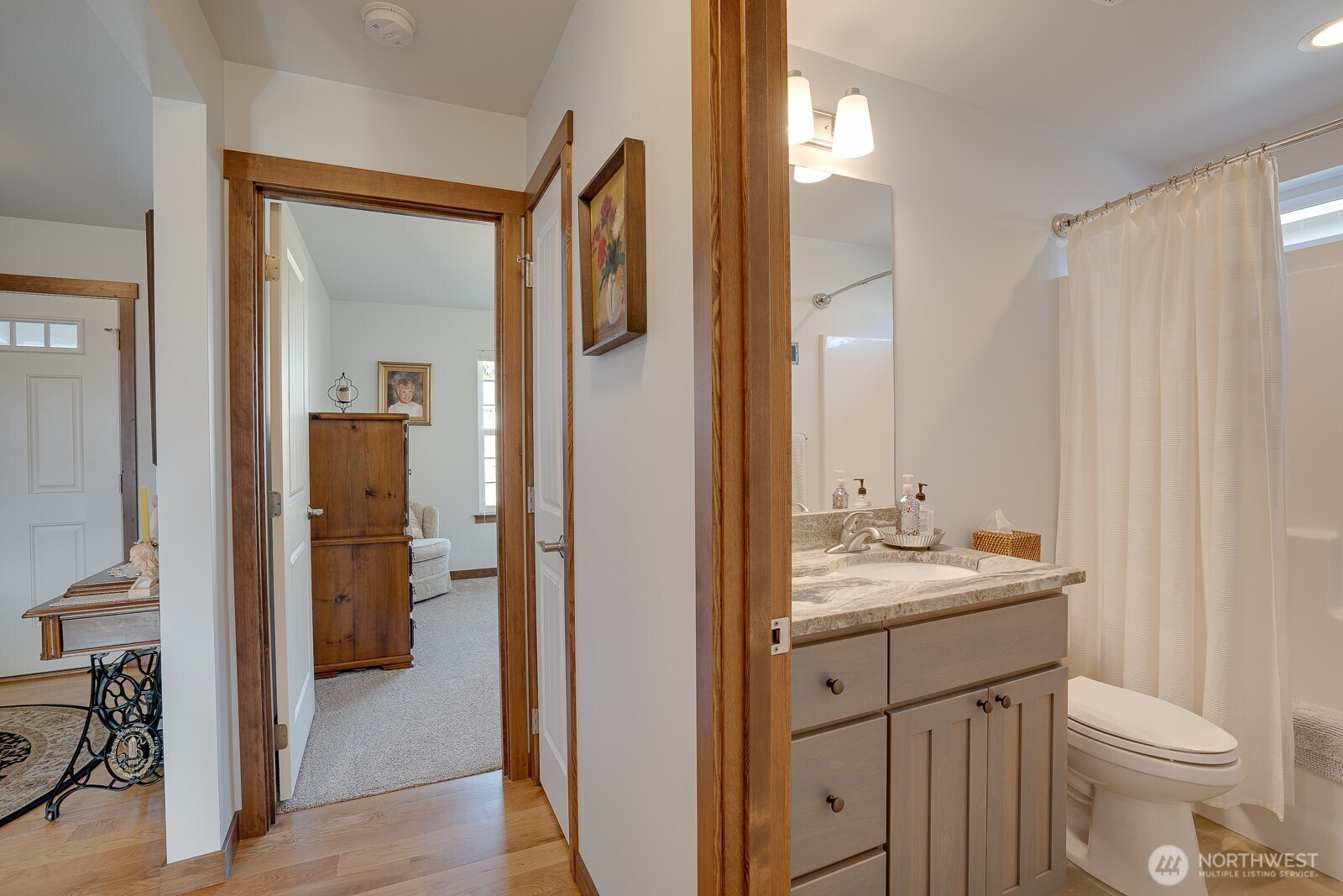 647 S Newton Avenue Property Photo 28
