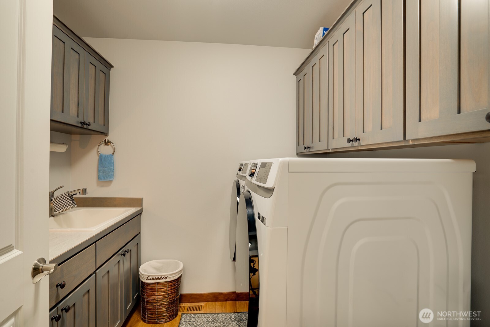 647 S Newton Avenue Property Photo 29