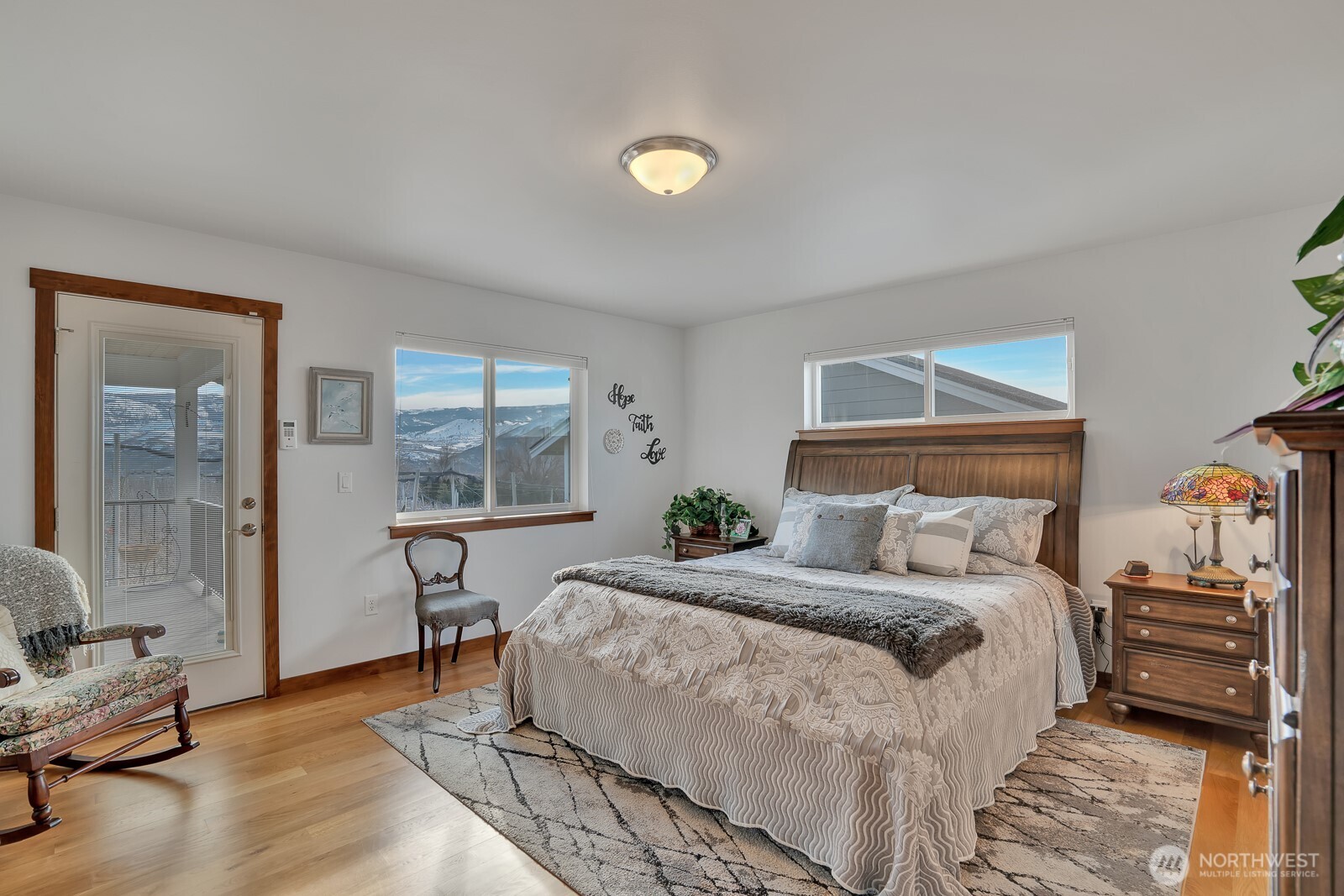 647 S Newton Avenue Property Photo 31