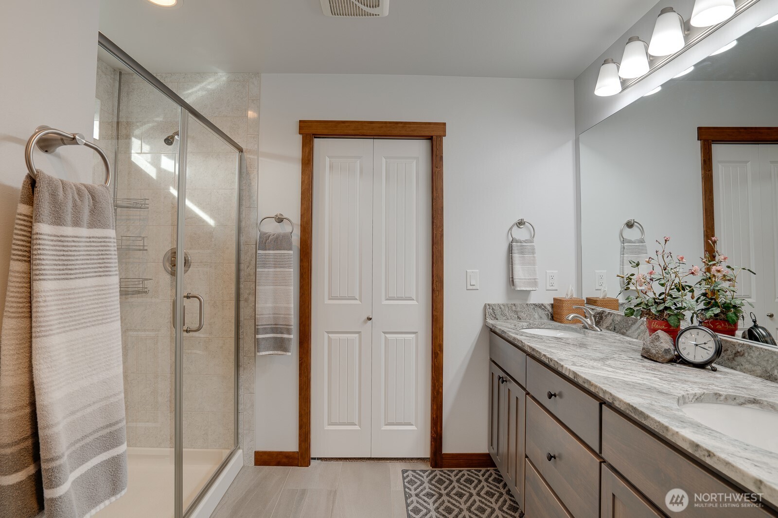 647 S Newton Avenue Property Photo 34