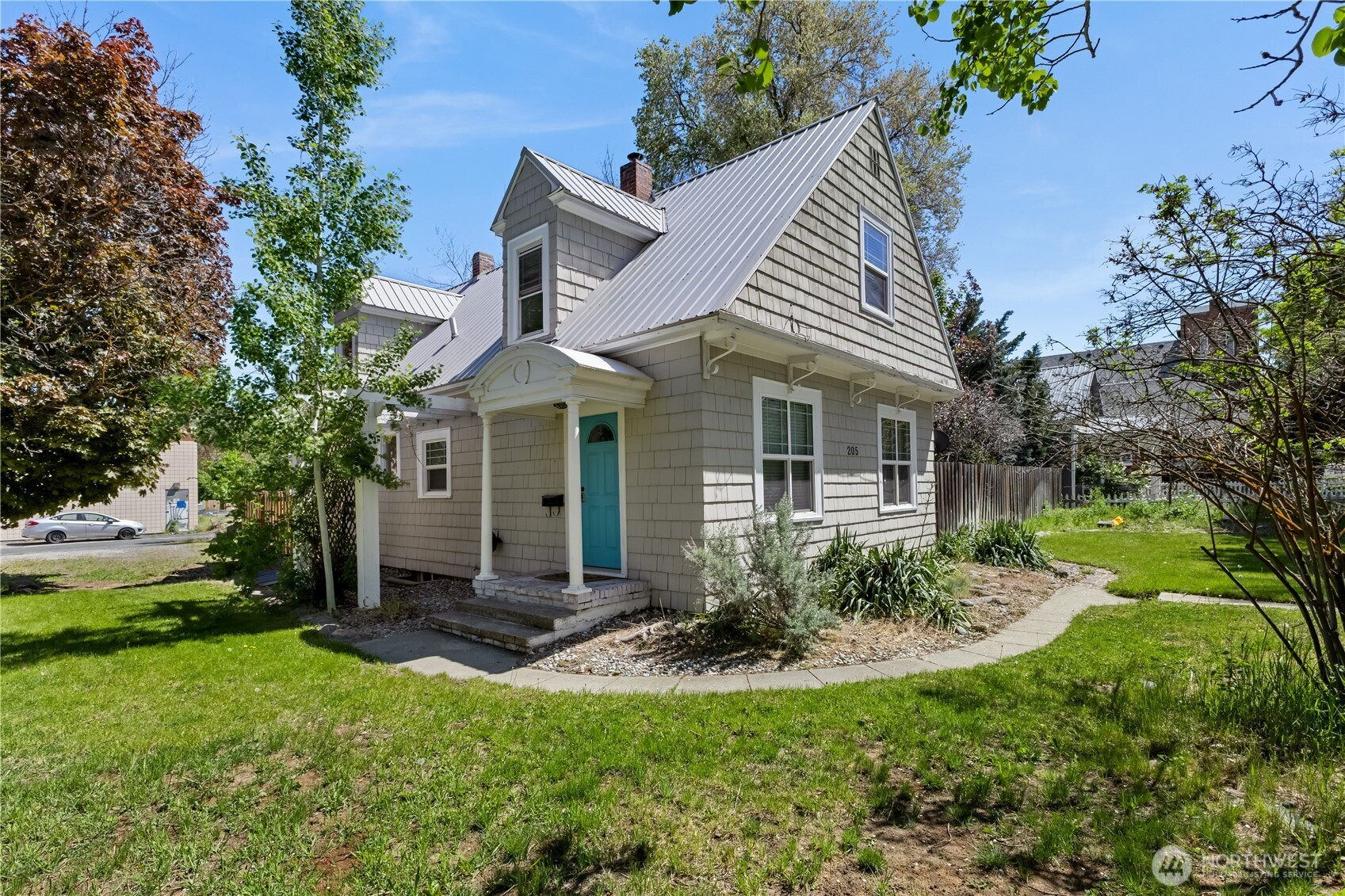 205 S Division Property Photo 1