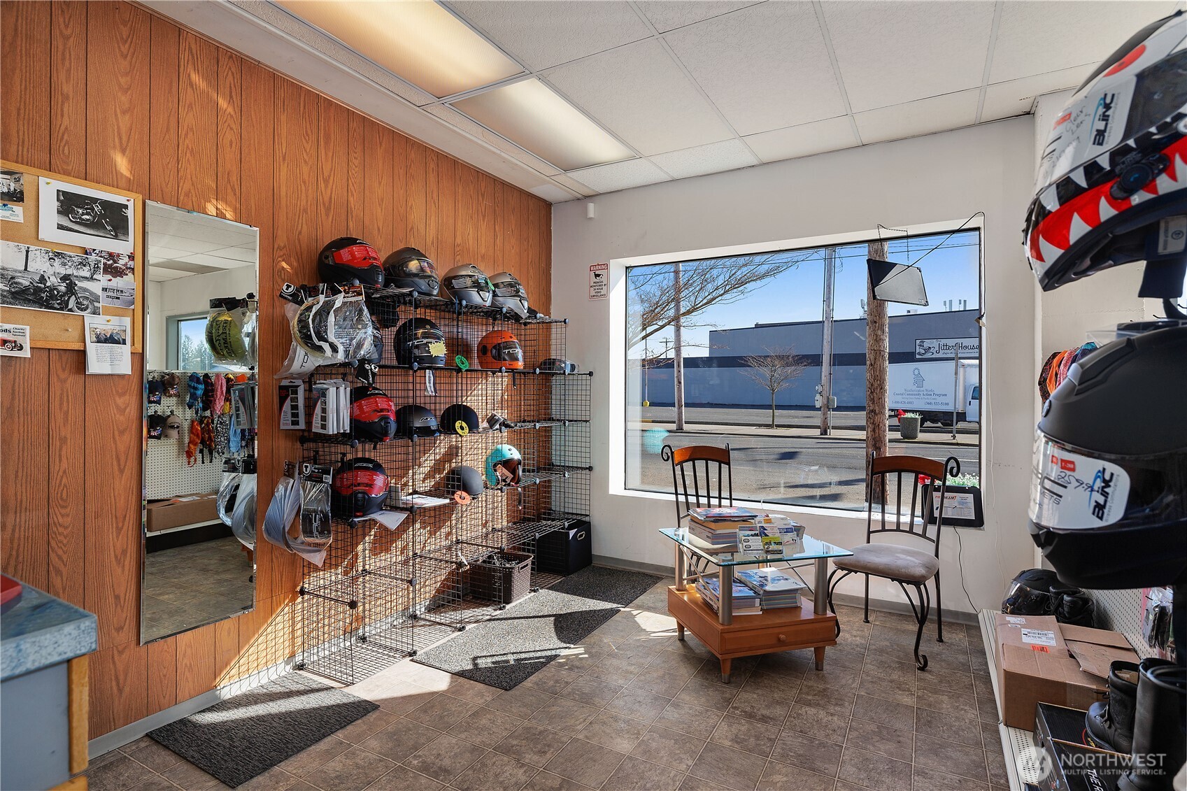 523 /525 Simpson Avenue Property Photo 8