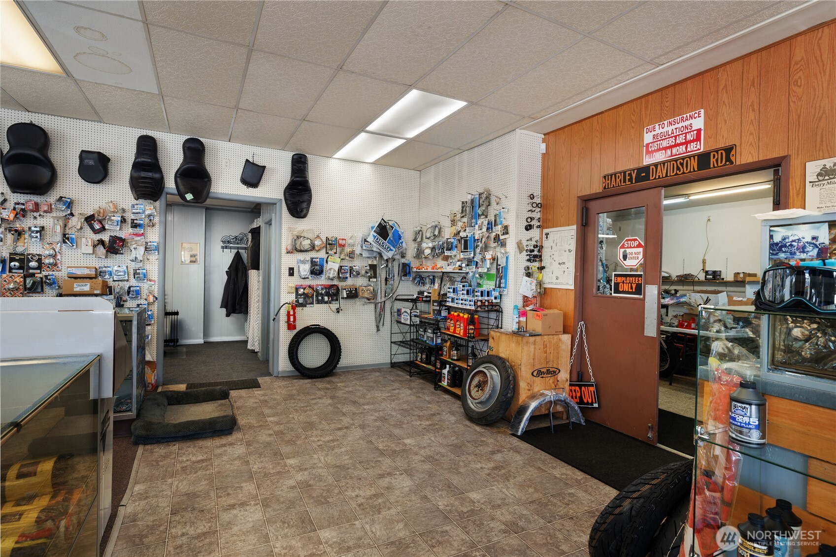 523 /525 Simpson Avenue Property Photo 11