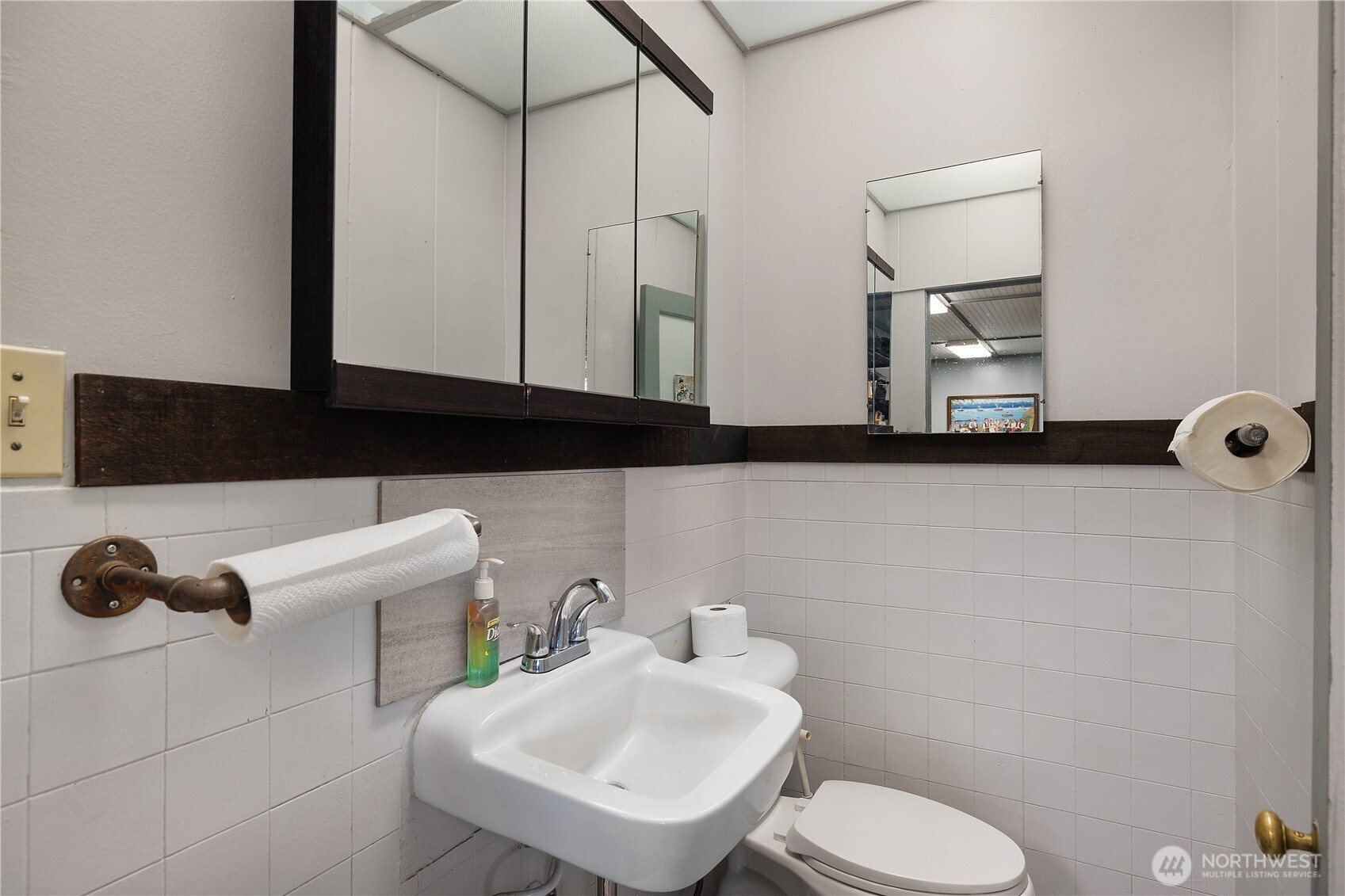 523 /525 Simpson Avenue Property Photo 14