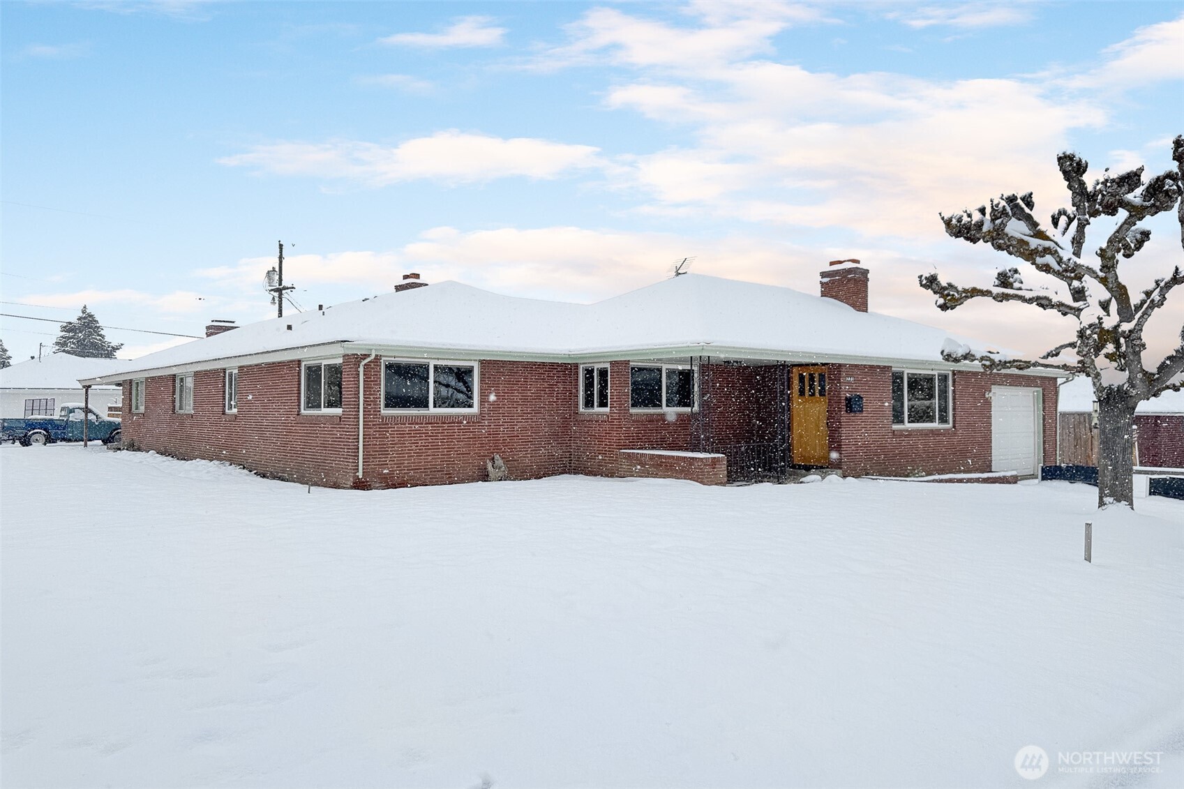 221 N 42nd Avenue A & B Property Photo