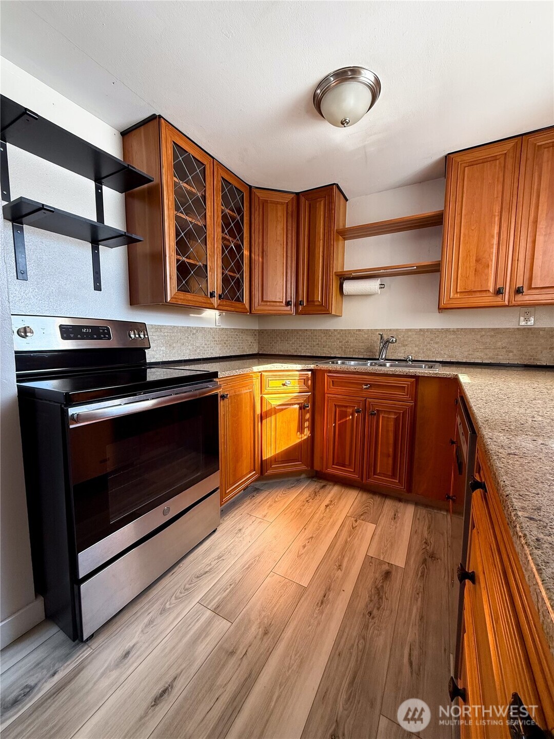 1246 Francis Avenue Property Photo 4