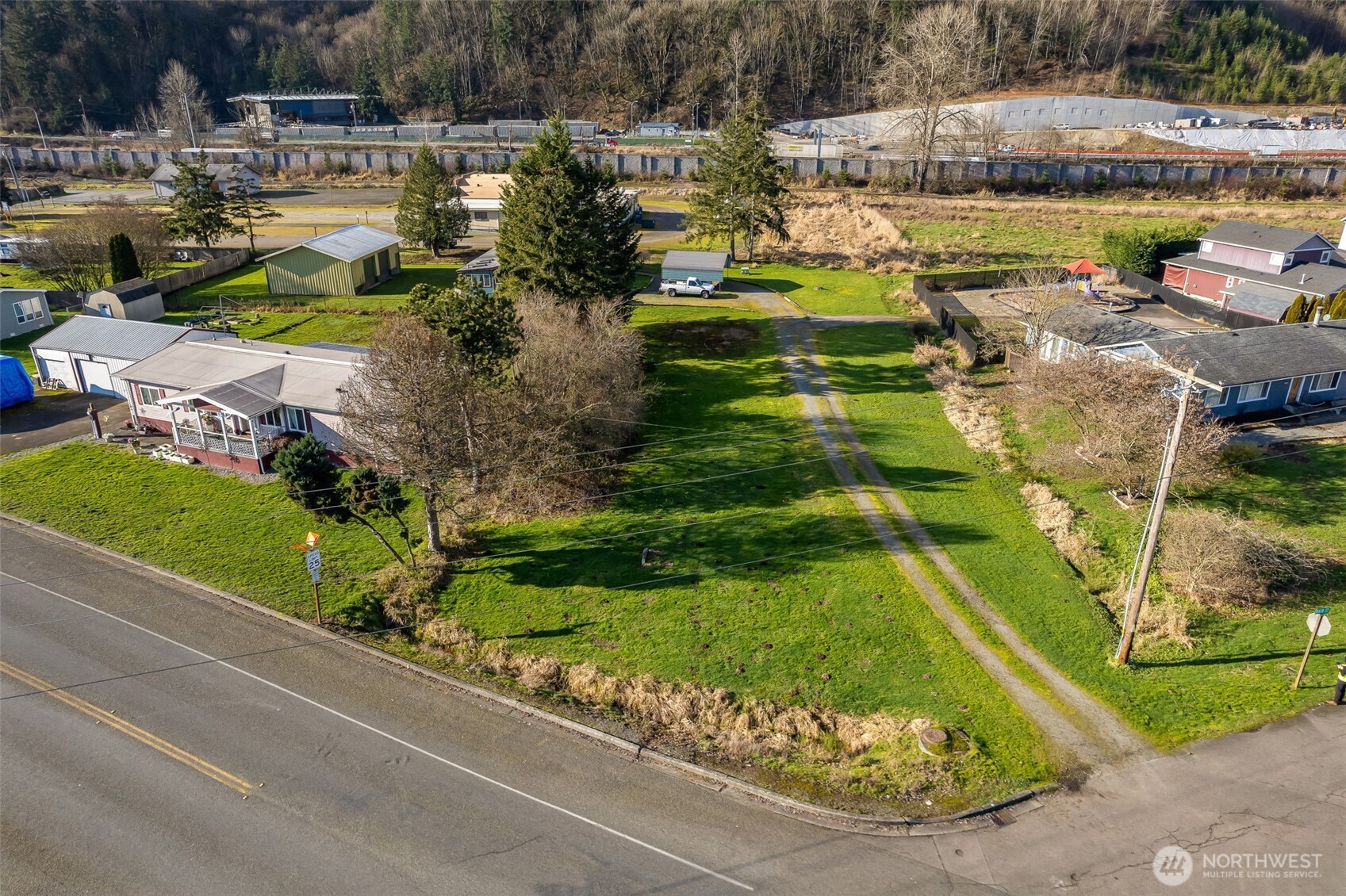 607 Algona Boulevard Property Photo 3
