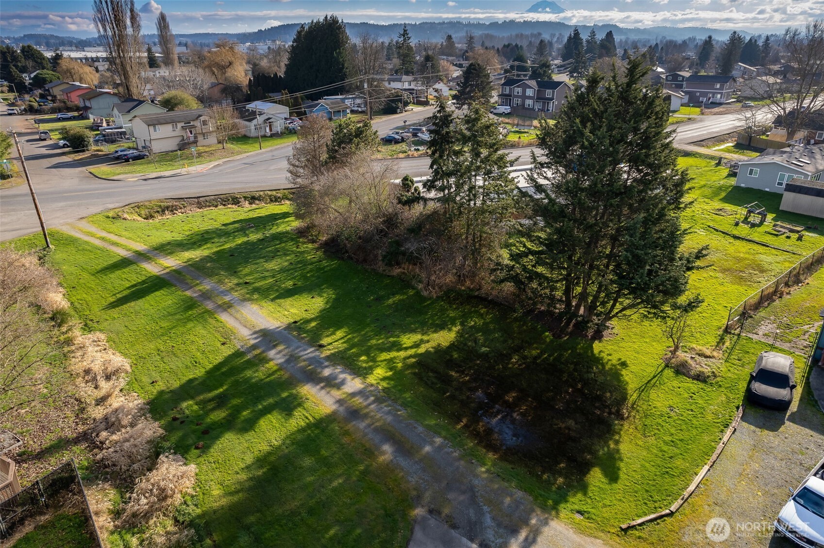 607 Algona Boulevard Property Photo 4