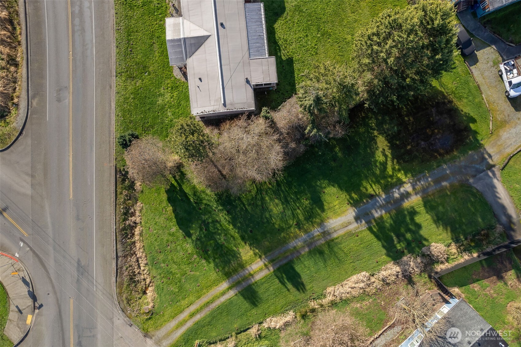 607 Algona Boulevard Property Photo 14