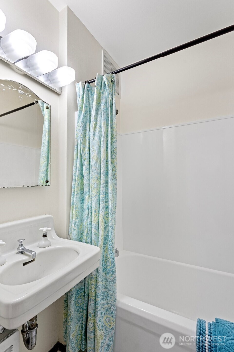 400 Boylston Avenue 402 Property Photo 27