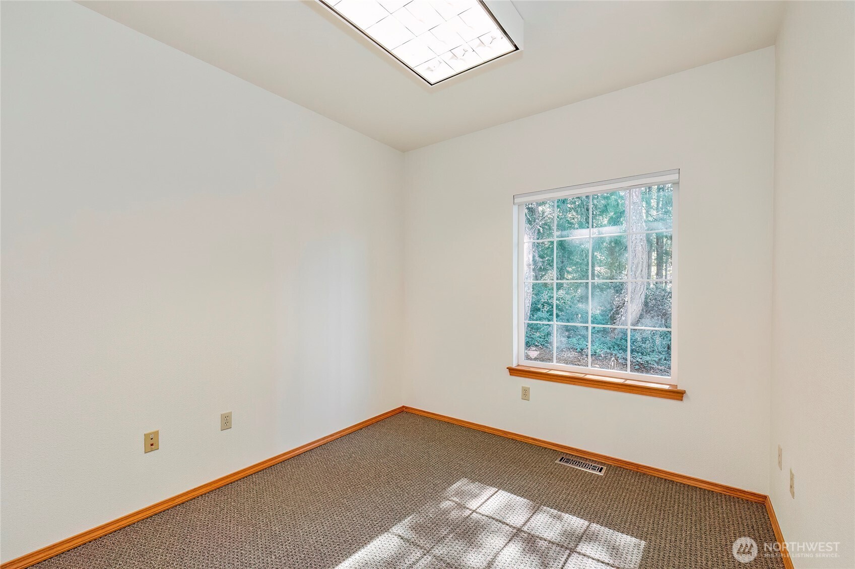 10 Ne Creelman Ln Property Photo 7