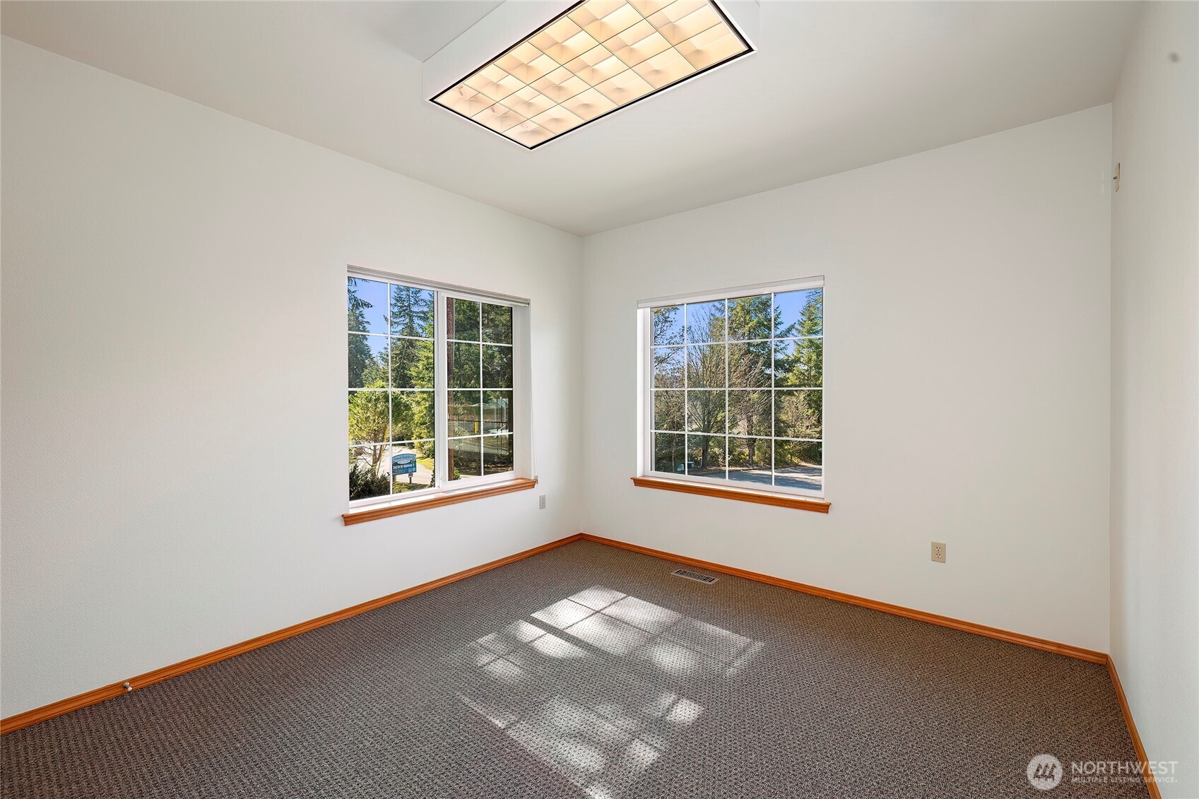 10 Ne Creelman Ln Property Photo 8