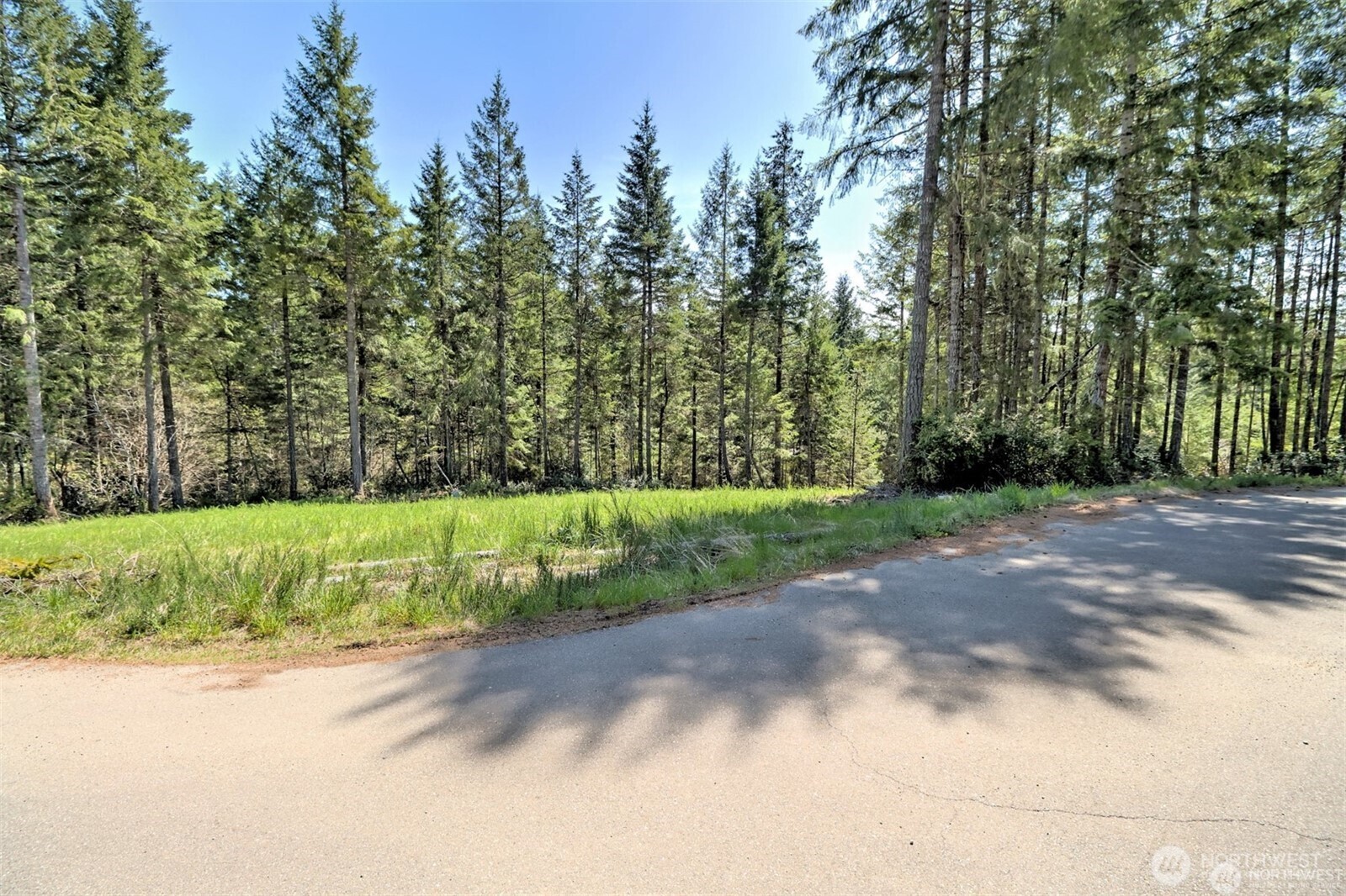 161 E Lexington Place Property Photo 3