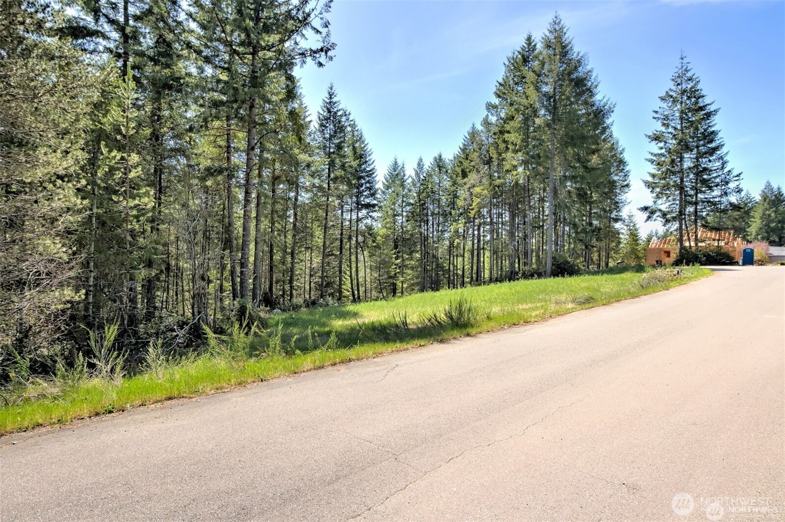 161 E Lexington Place Property Photo 4