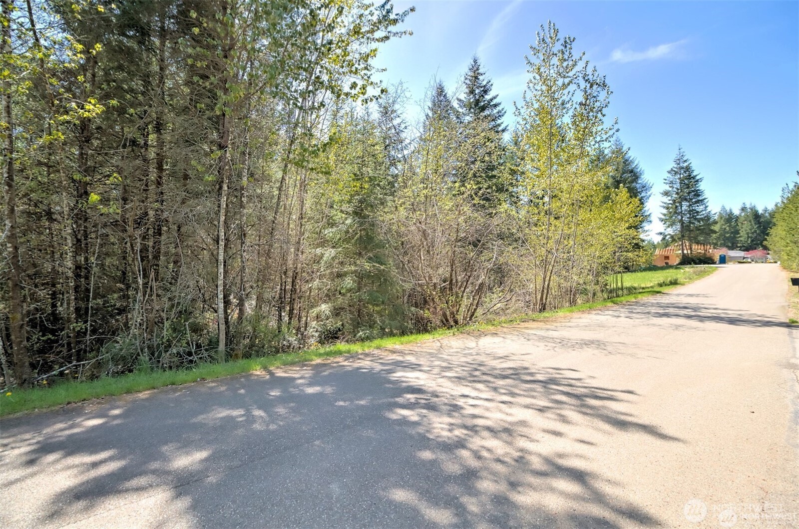 161 E Lexington Place Property Photo 6