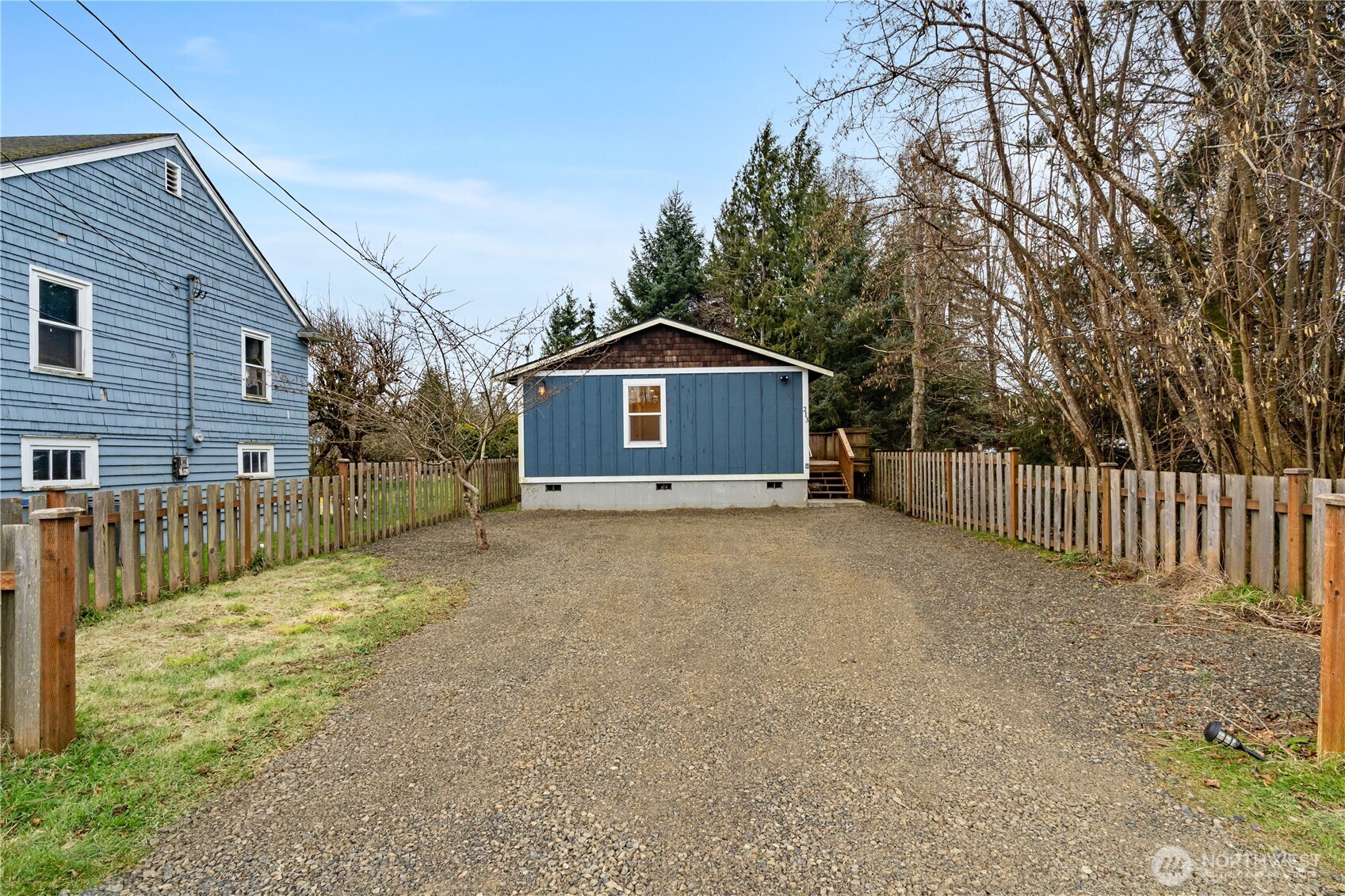 213 W King Street Property Photo