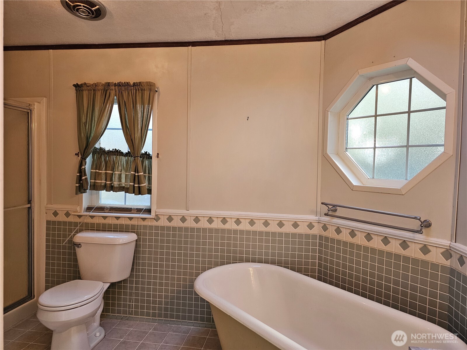 781 E Lakeshore Drive Property Photo 8