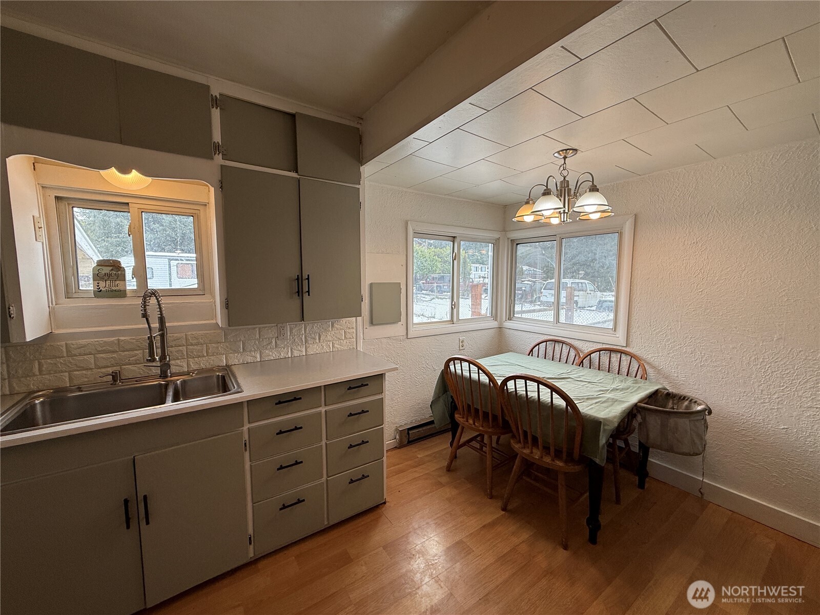 606 N Baker Street Property Photo 7