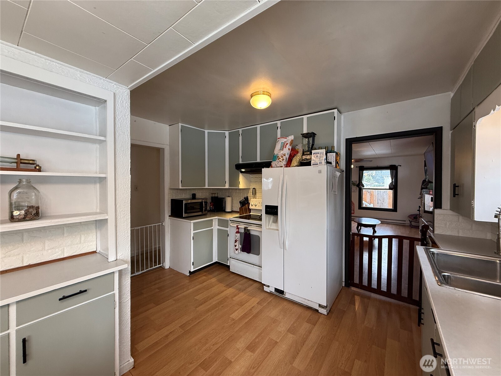606 N Baker Street Property Photo 8
