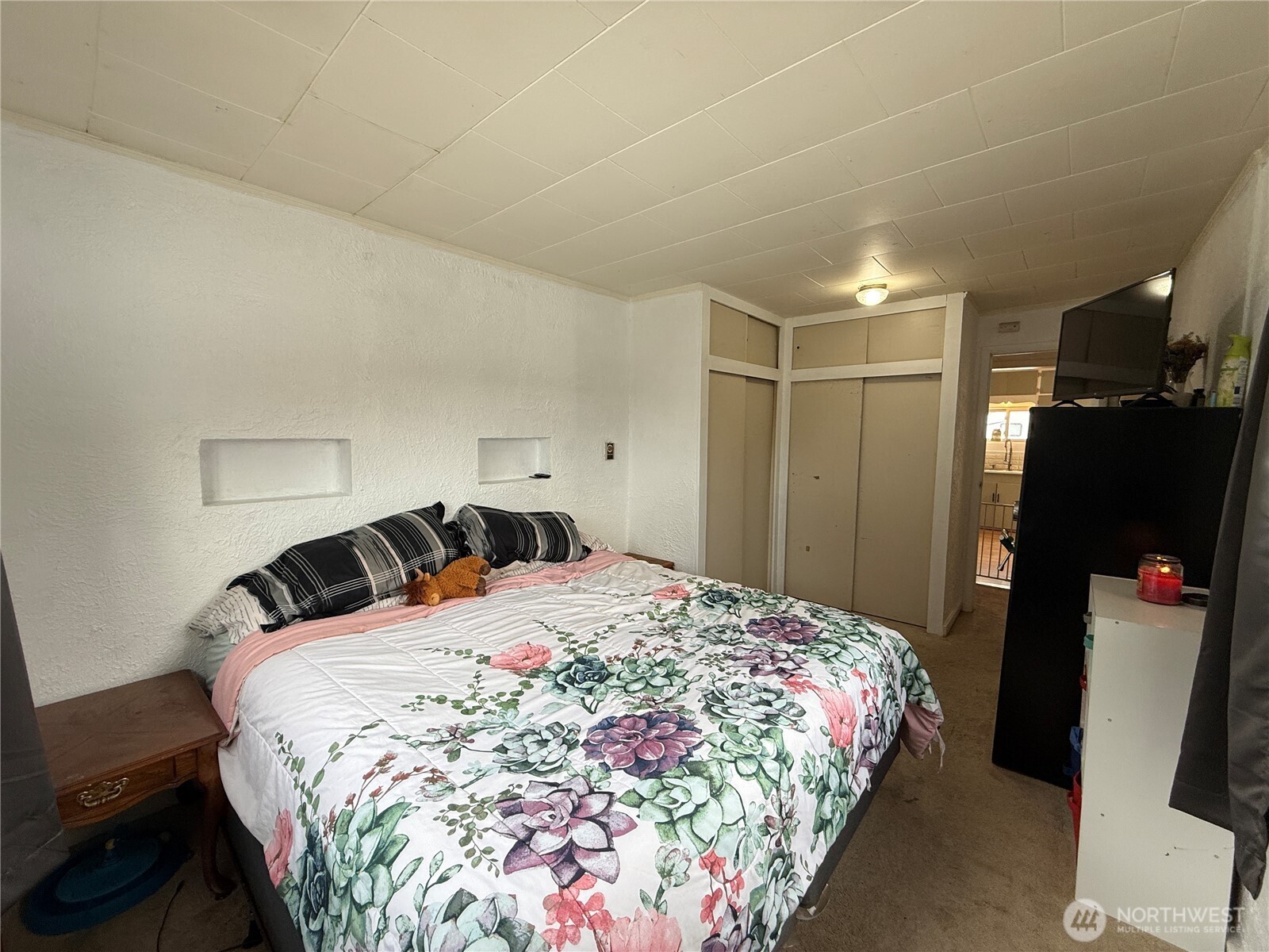 606 N Baker Street Property Photo 12