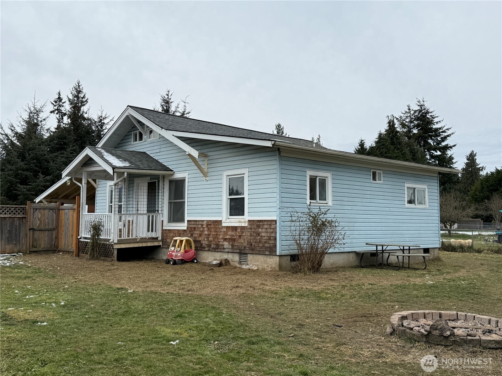 606 N Baker Street Property Photo 28