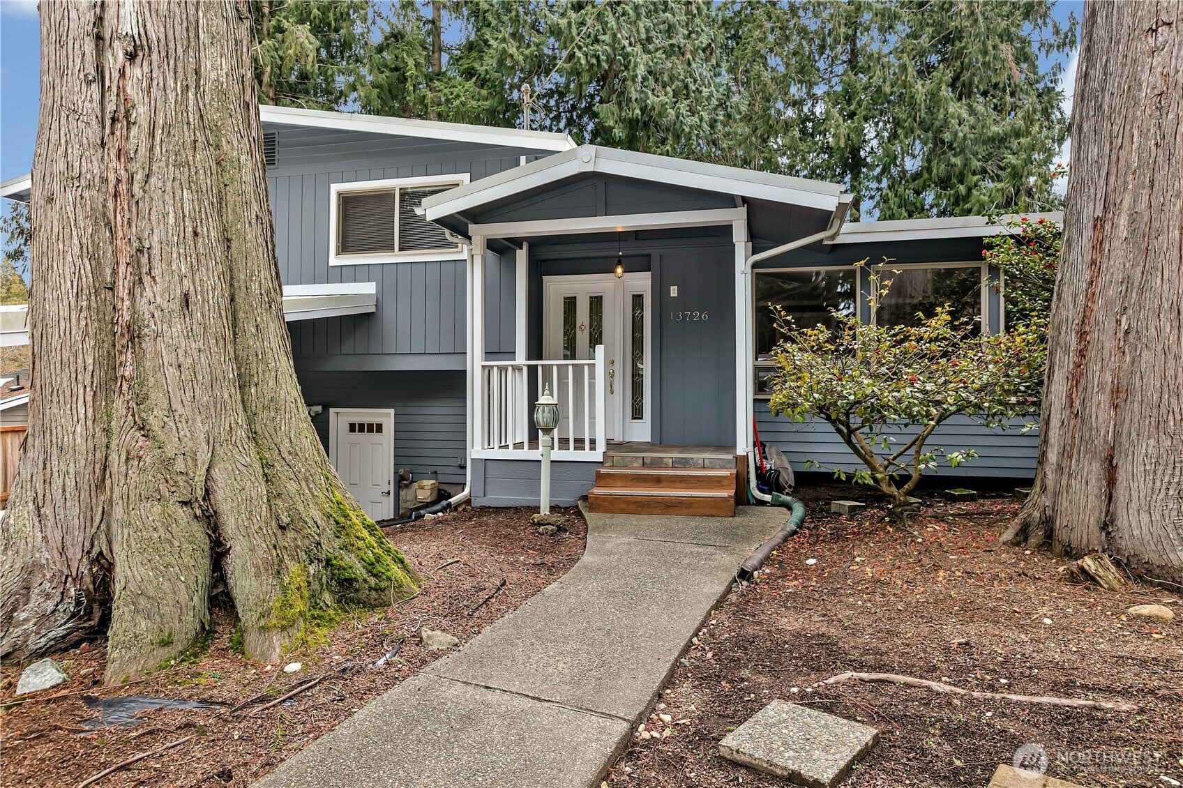 13726 1st Place W Property Photo 4