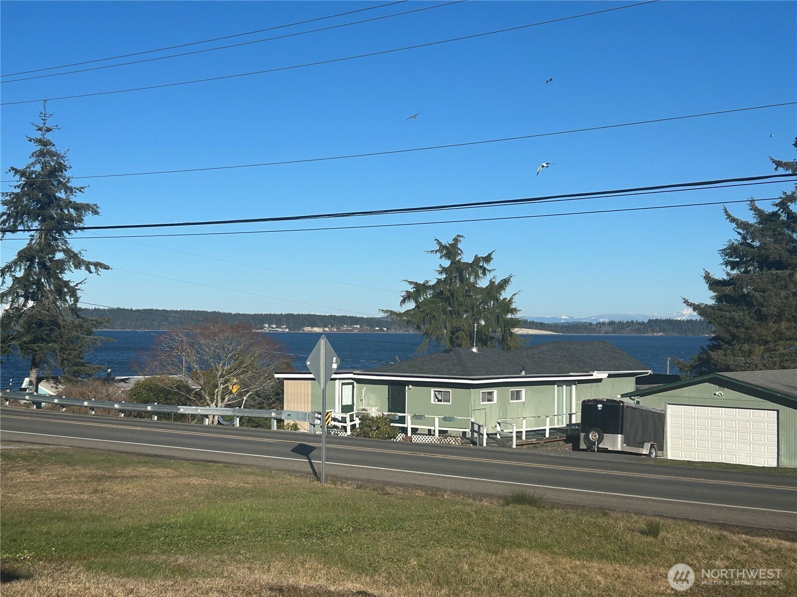 10 W Maple Street Property Photo 17