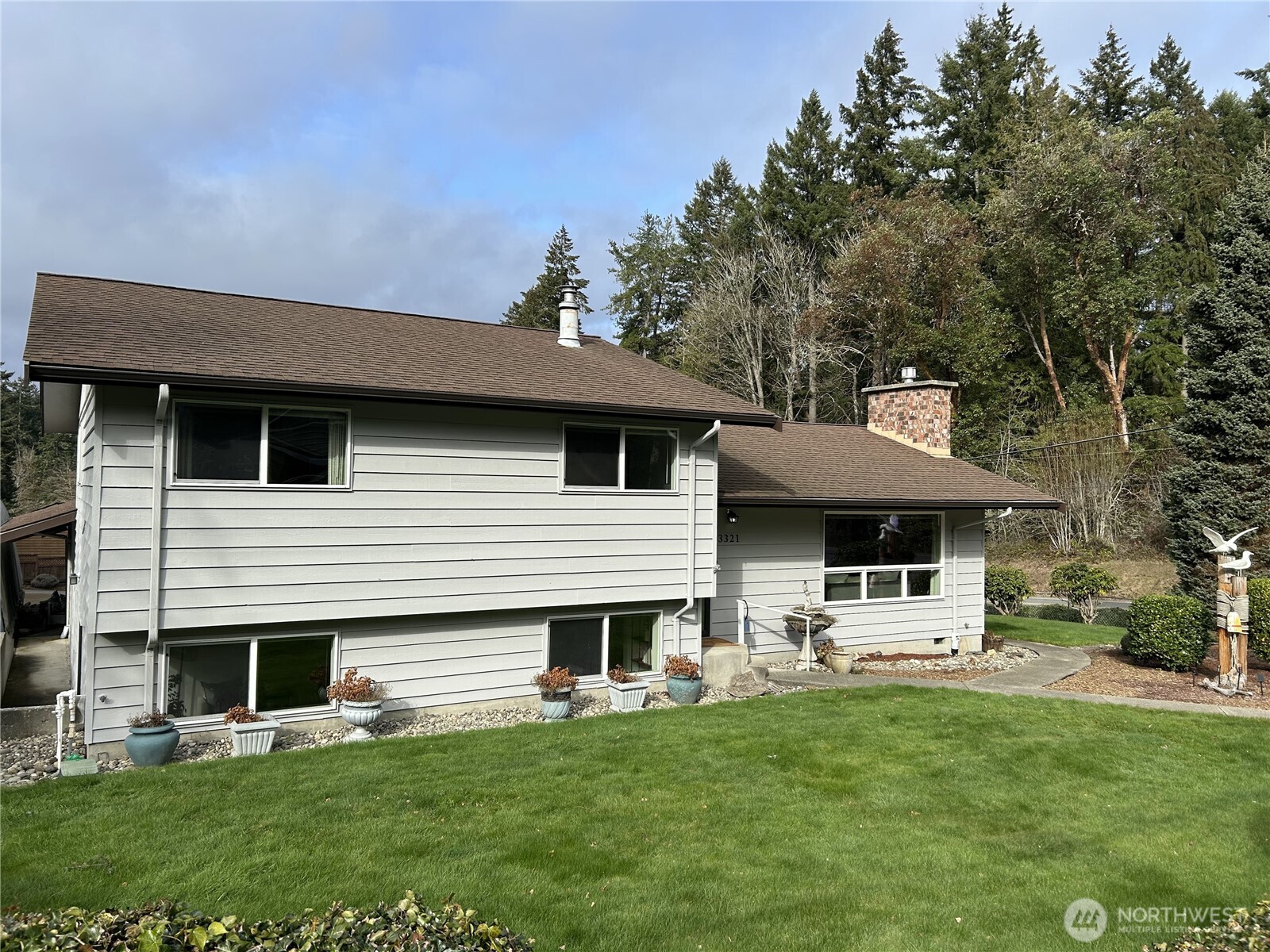3321 Viewcrest Drive Property Photo