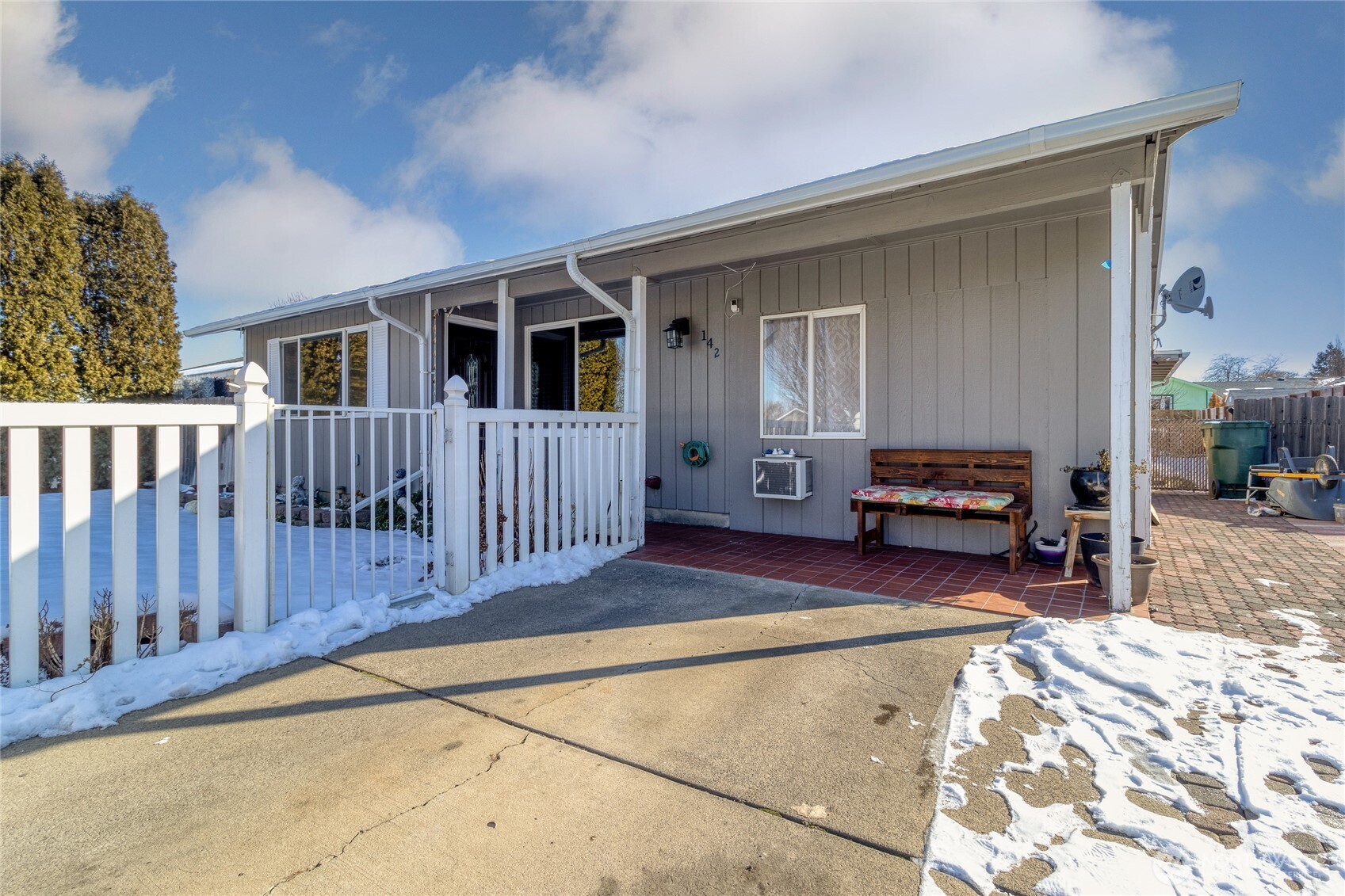 142 Debra Property Photo