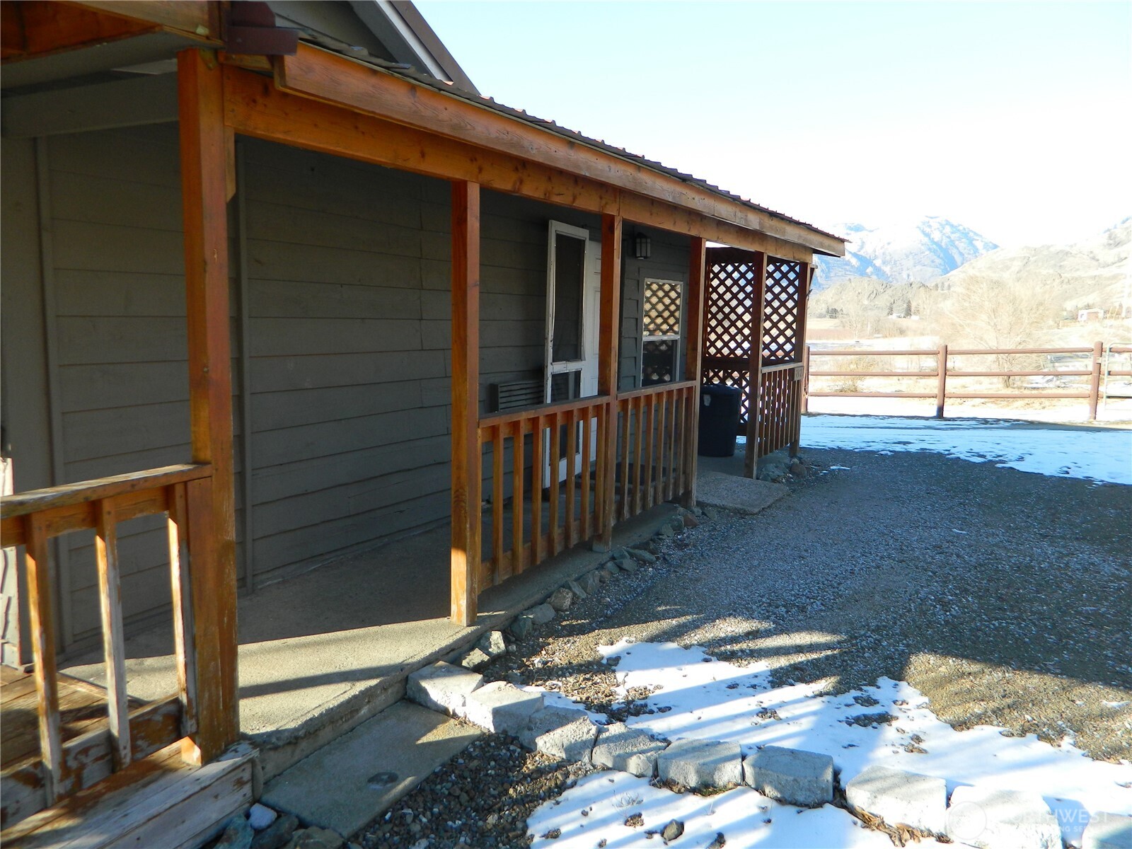 2127 Sinlahekin Road Property Photo 3