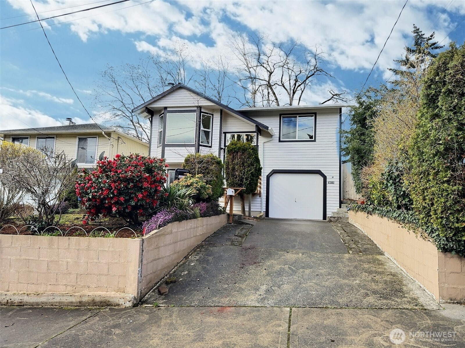 3415 33rd Avenue Property Photo