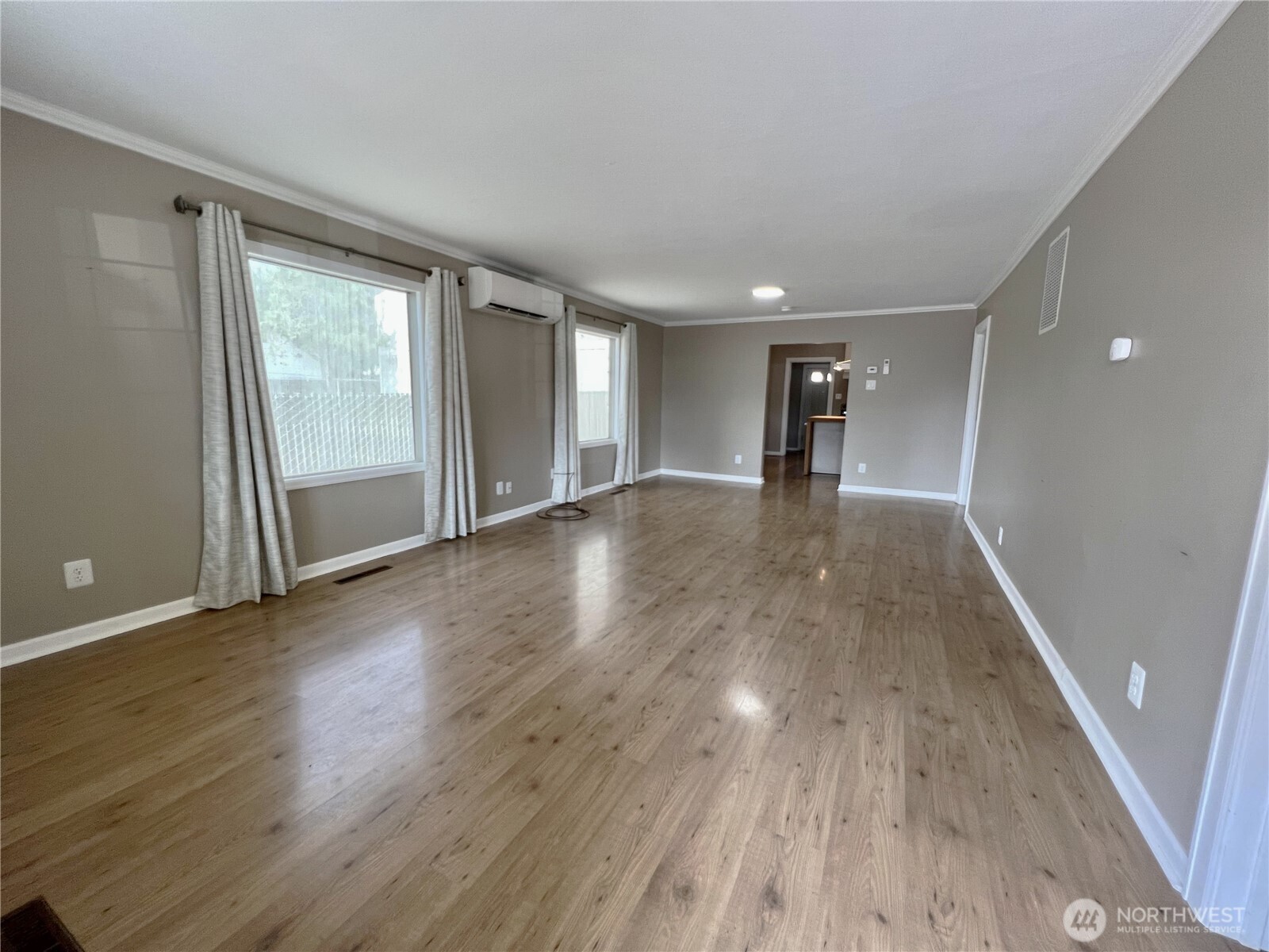 909 E 8th Avenue Property Photo 2