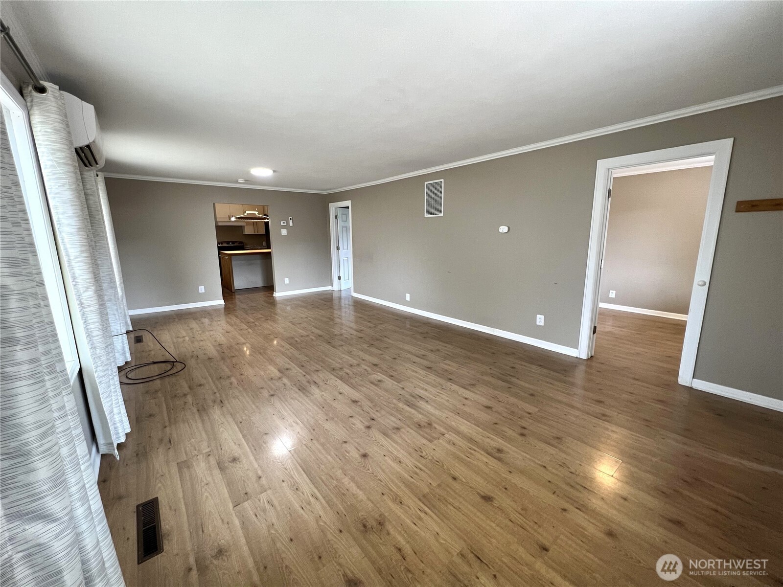 909 E 8th Avenue Property Photo 3