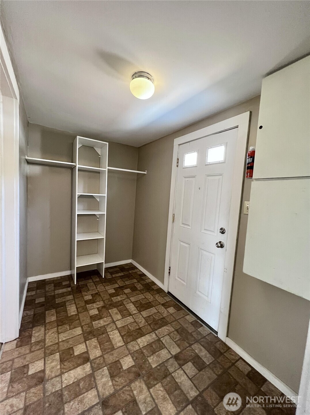 909 E 8th Avenue Property Photo 16