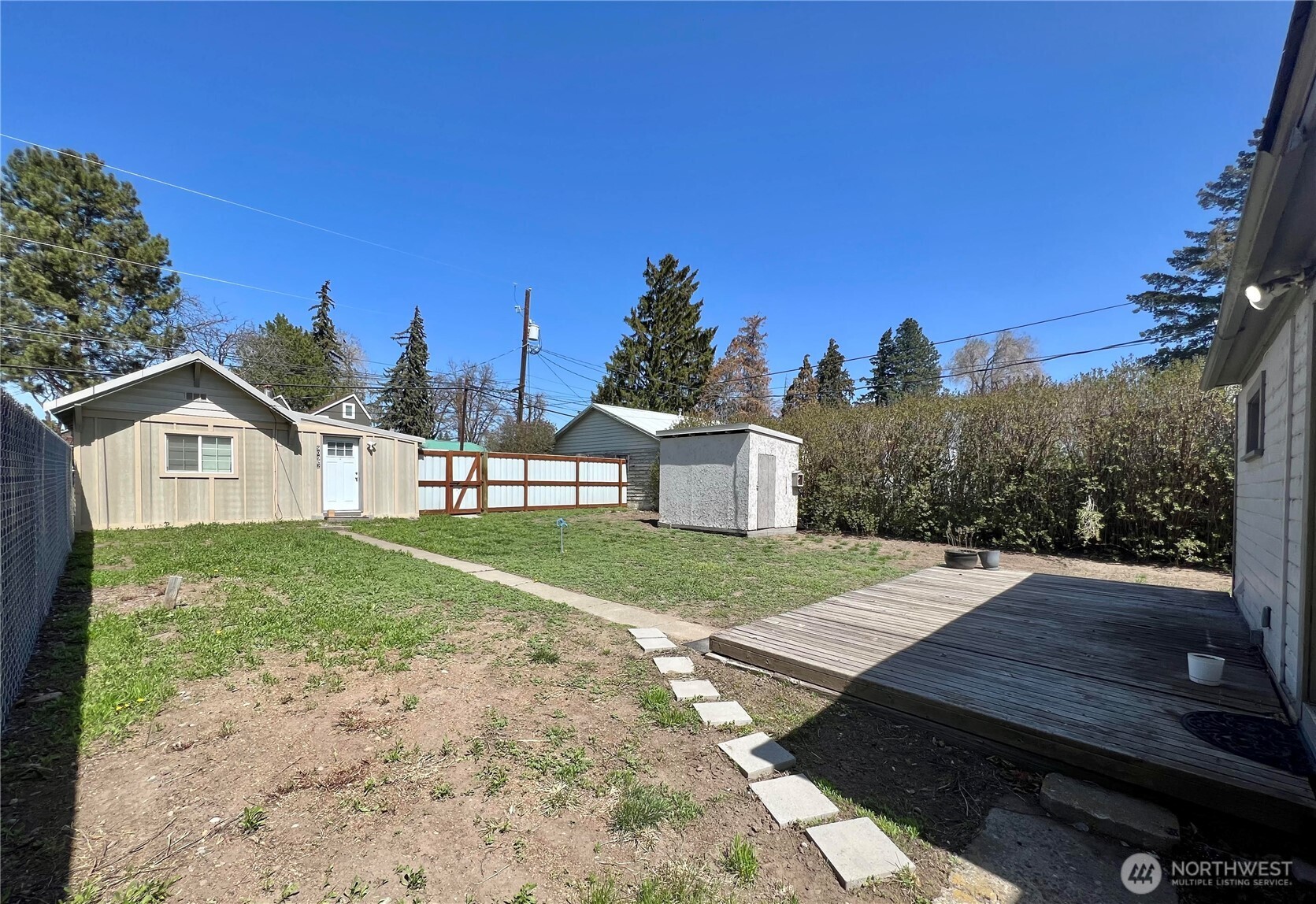 909 E 8th Avenue Property Photo 18