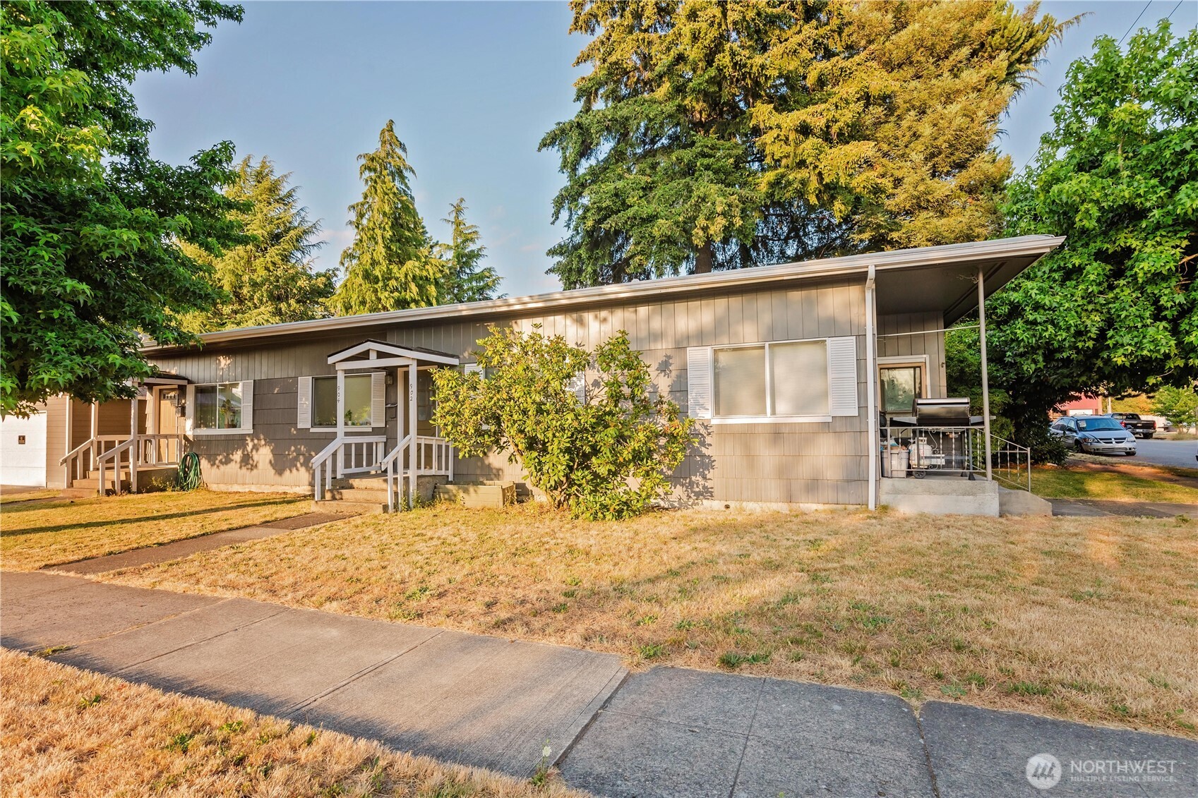 902 N Pearl Street Property Photo
