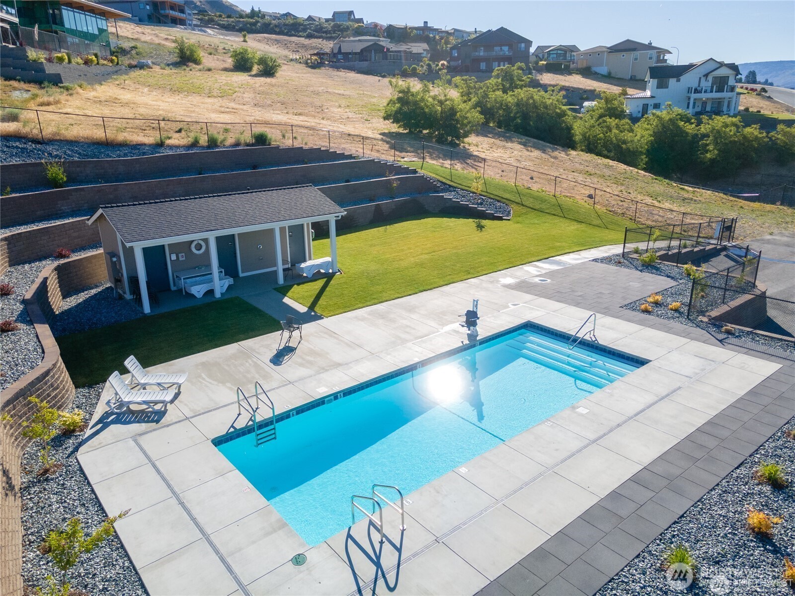 255 Apple Avenue Property Photo 4