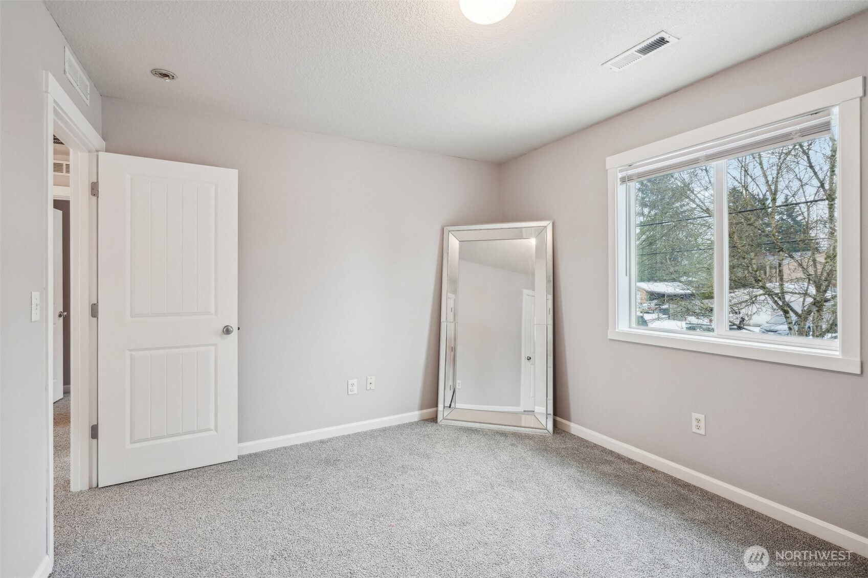 12711 Ne 49th Way Property Photo 22