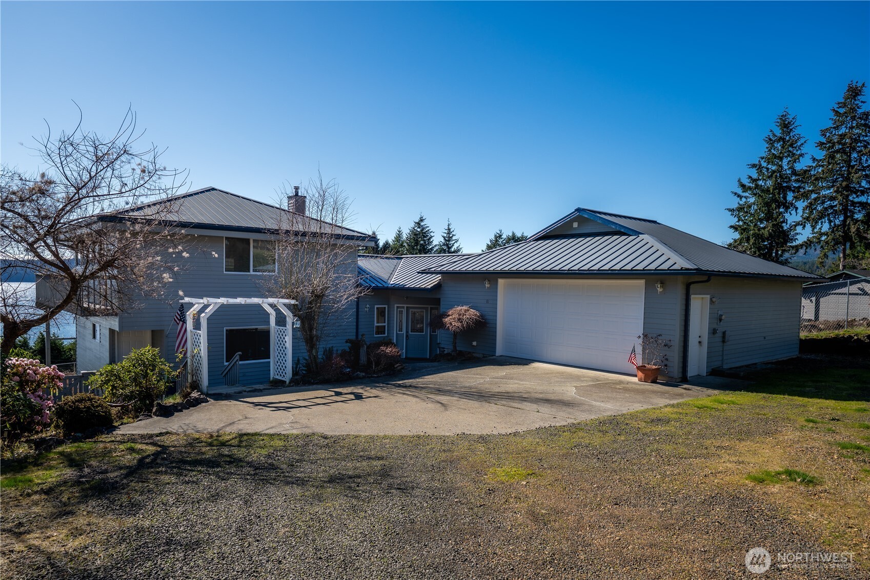 81 Seamount Dr Property Photo 1