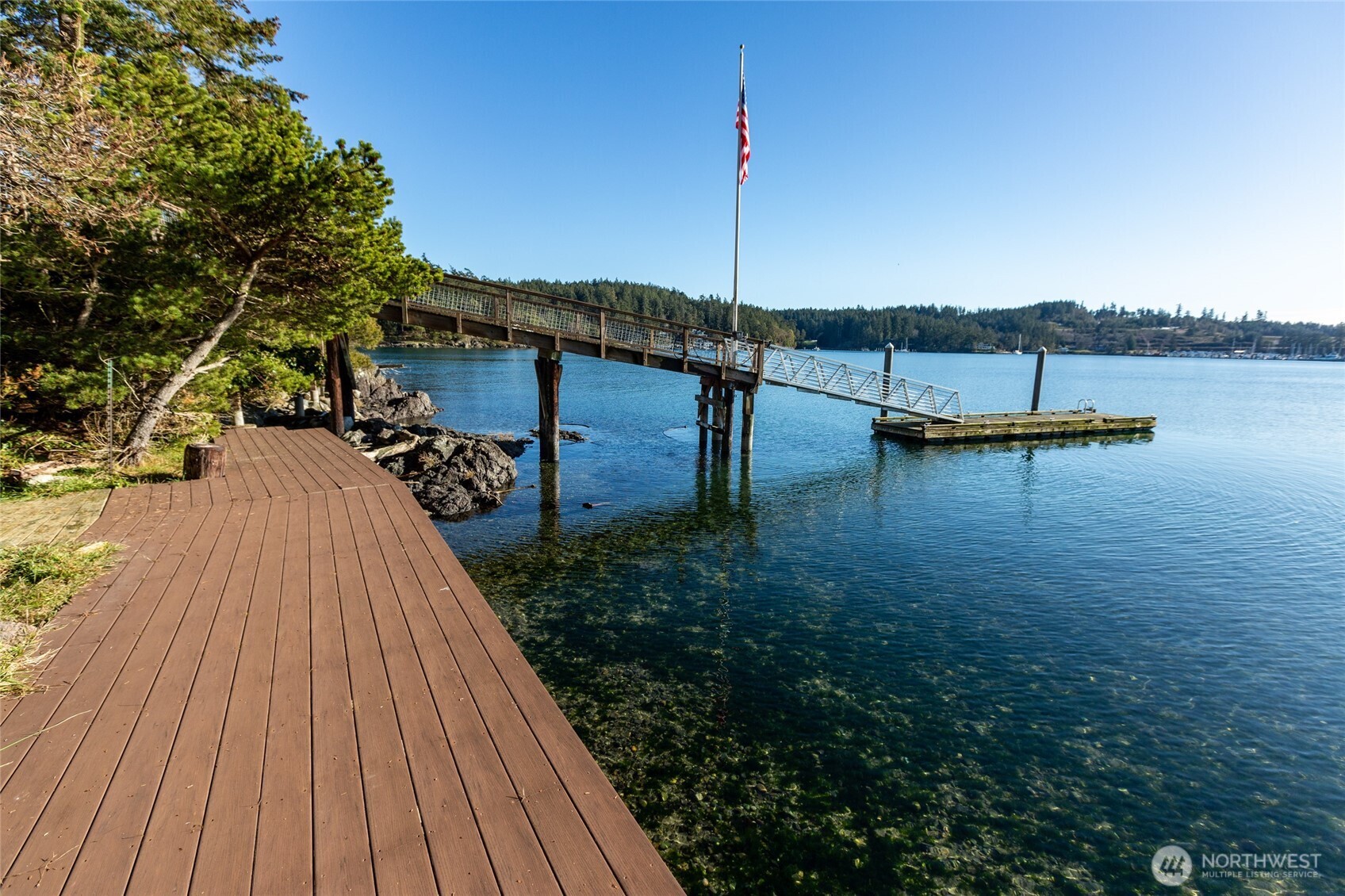 15 Brown Island Property Photo 11