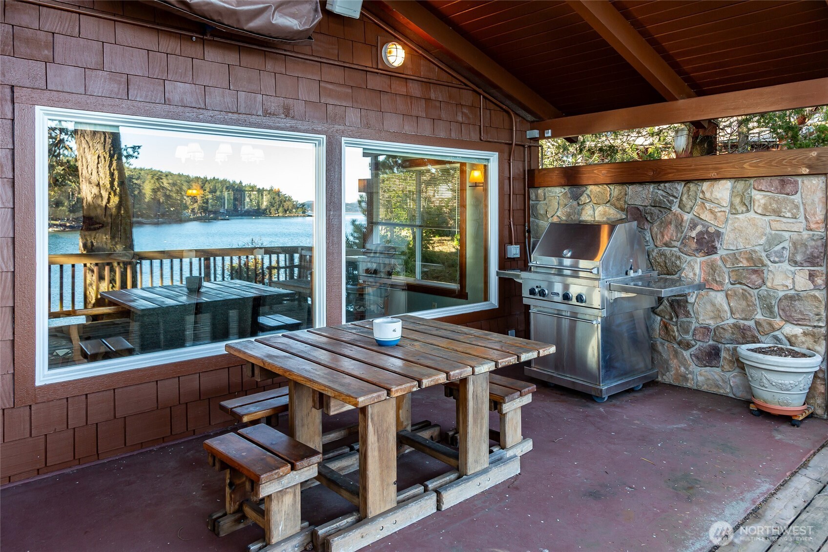 15 Brown Island Property Photo 16